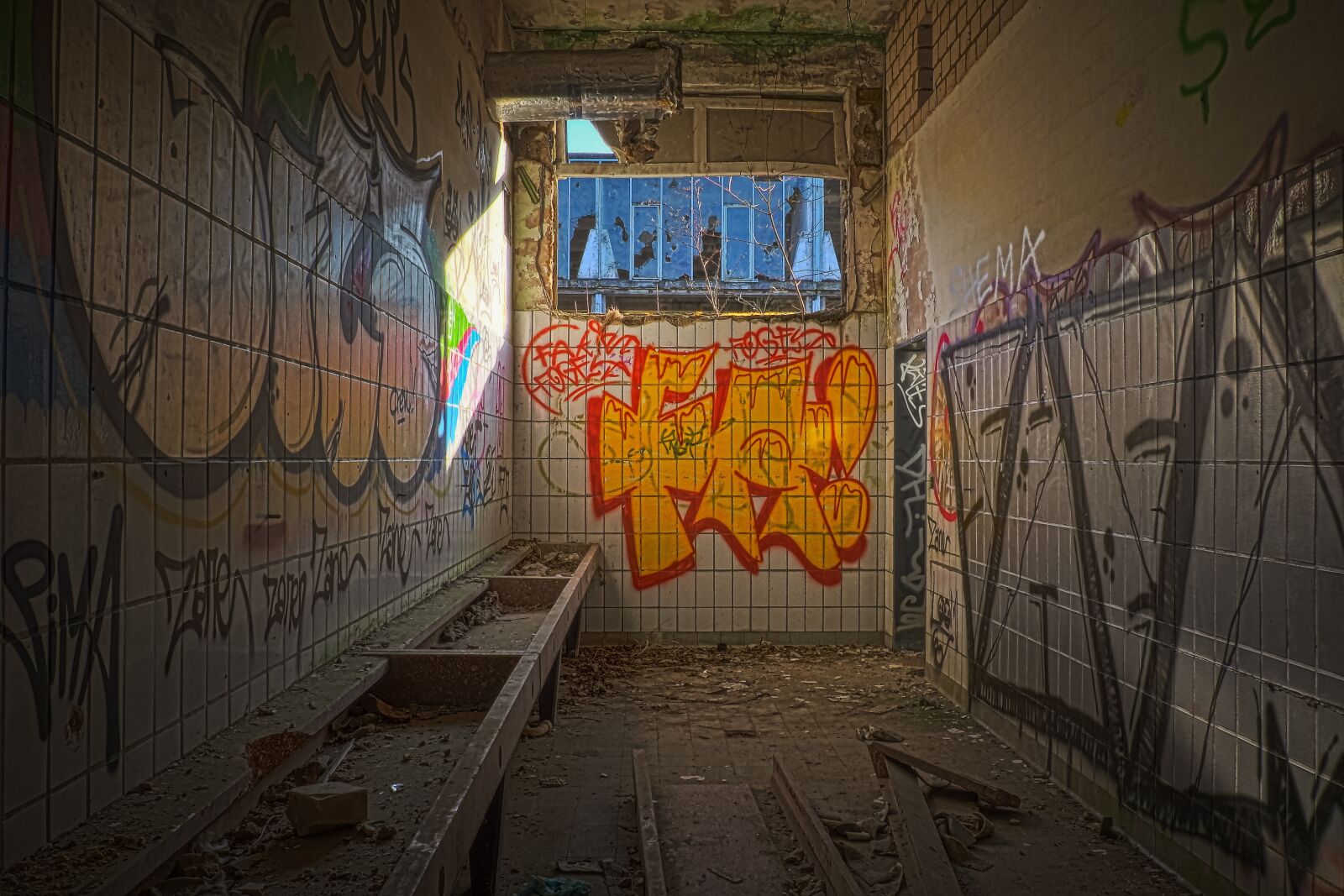 Olympus OM-D E-M10 sample photo. Abandoned, architecture, within photography