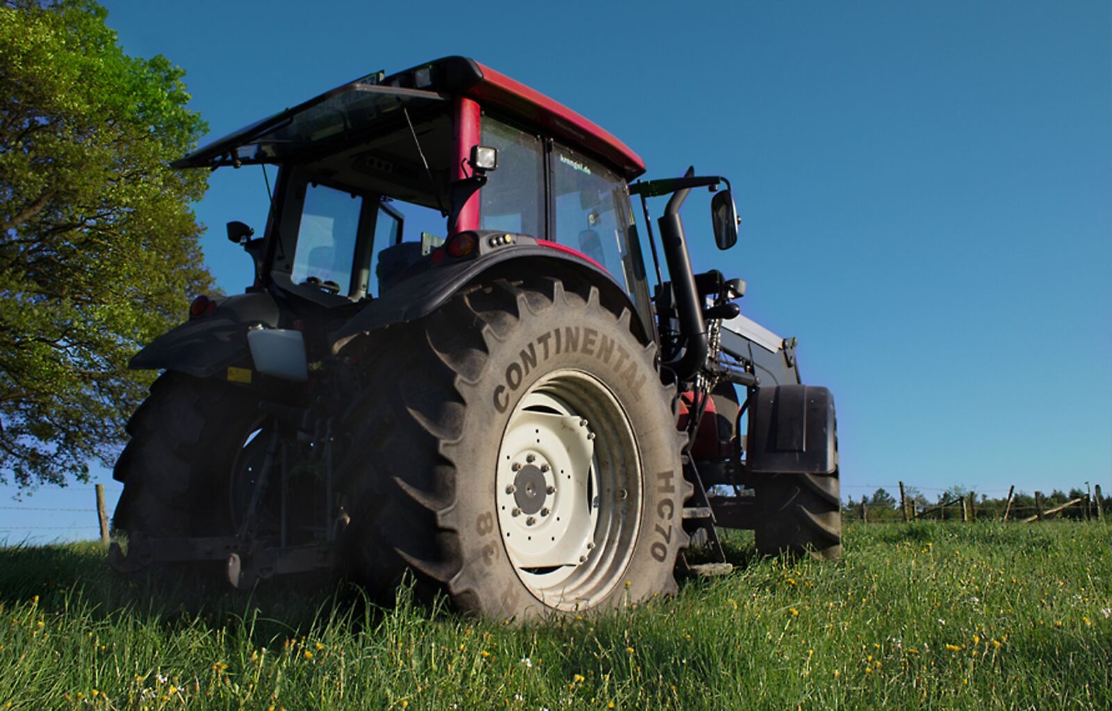 Canon EOS 600D (Rebel EOS T3i / EOS Kiss X5) sample photo. Tractor, tractors, agricultural machine photography
