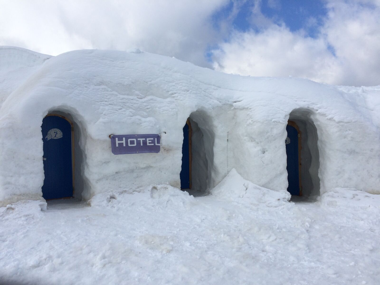 iPhone 5s back camera 4.15mm f/2.2 sample photo. Hotel, igloo, ice photography