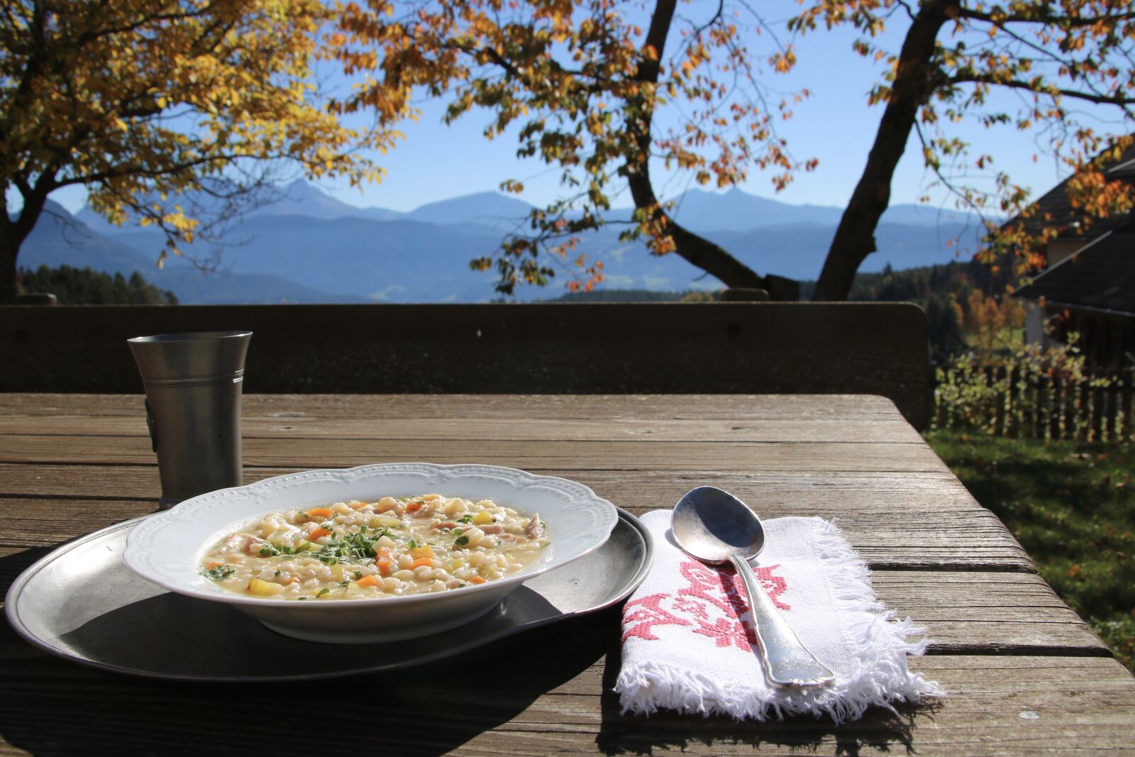 Canon EOS 750D (EOS Rebel T6i / EOS Kiss X8i) + Canon TS-E 90mm F2.8 Tilt-Shift sample photo. Gerst soup, autumn, south photography