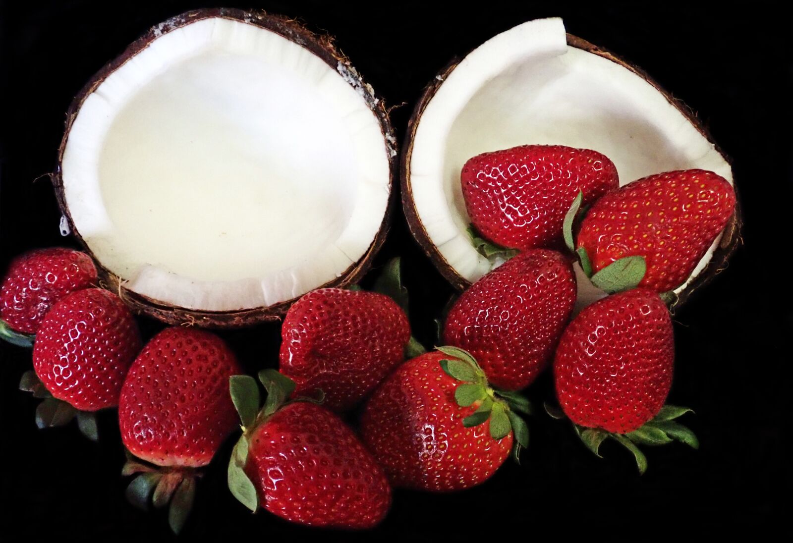 Olympus TG-5 sample photo. Coconut, fresh, strawberries photography