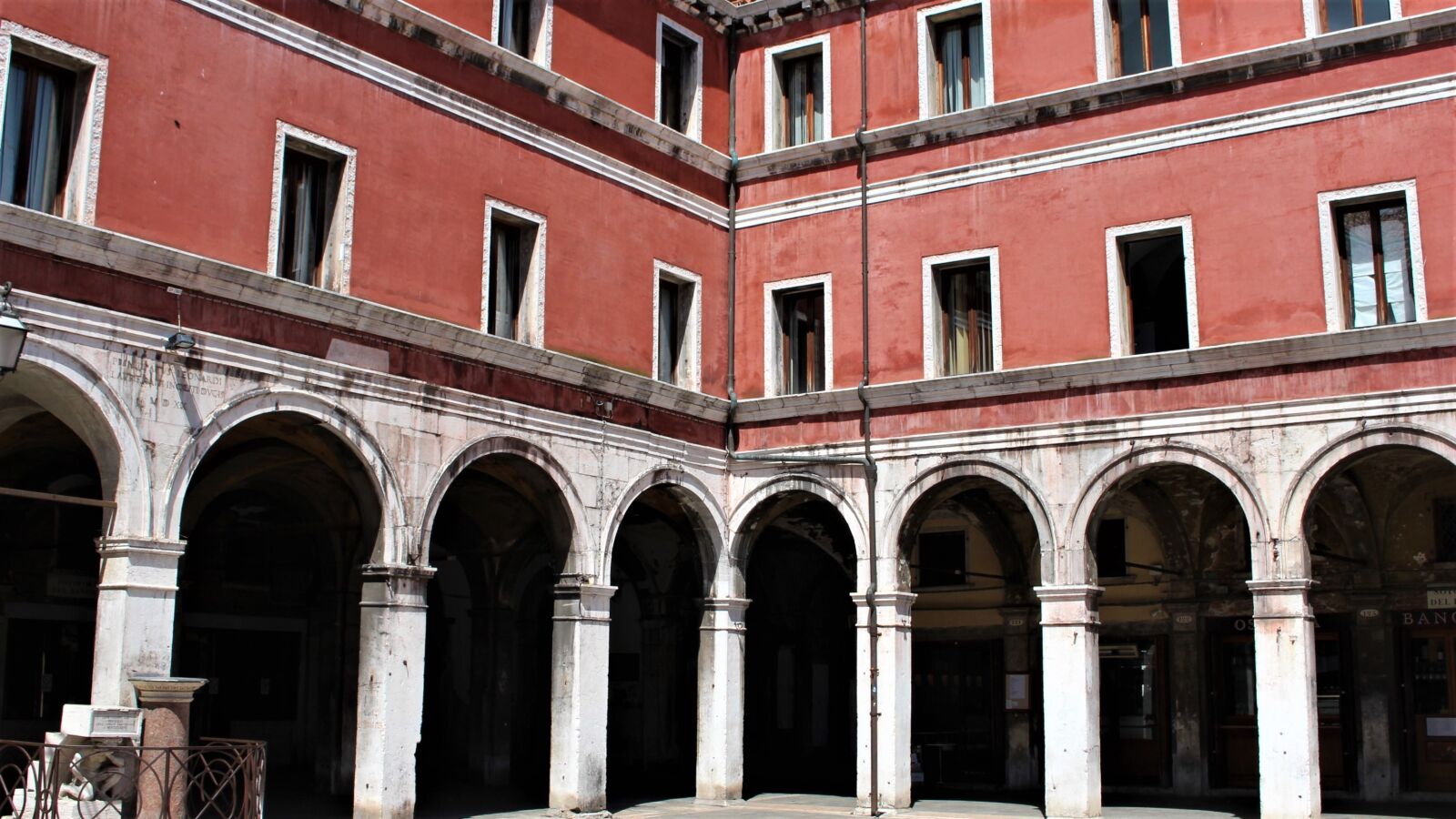 Canon EOS 700D (EOS Rebel T5i / EOS Kiss X7i) sample photo. Architecture, building, old photography