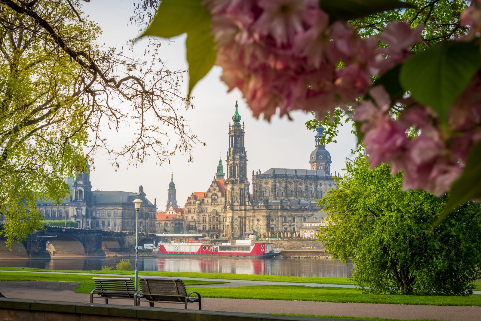 Canon EOS 1200D (EOS Rebel T5 / EOS Kiss X70 / EOS Hi) sample photo. Dresden, germany, historic center photography