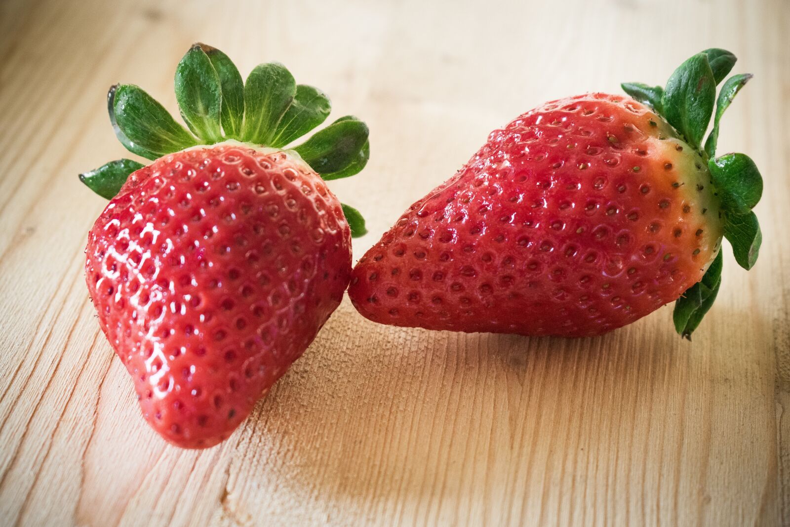 Nikon D5300 sample photo. Strawberries, fruit, heart photography
