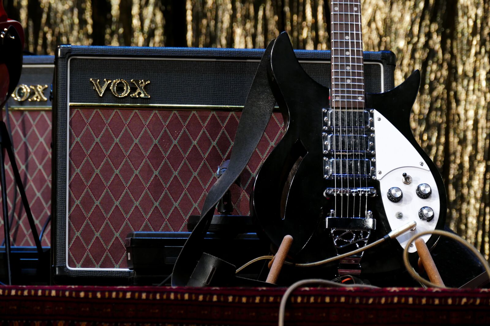 Panasonic Lumix DMC-FZ1000 sample photo. Guitar, electric guitar, amplifier photography