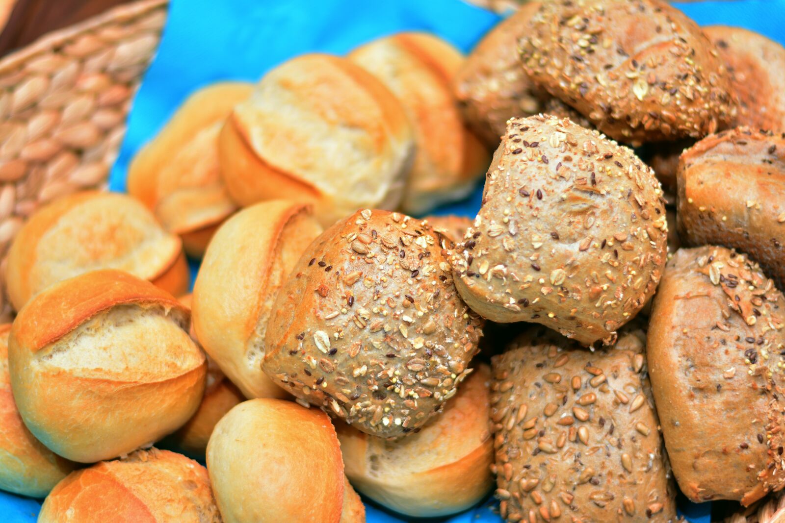 Nikon D5200 sample photo. Roll, pastries, bakery photography