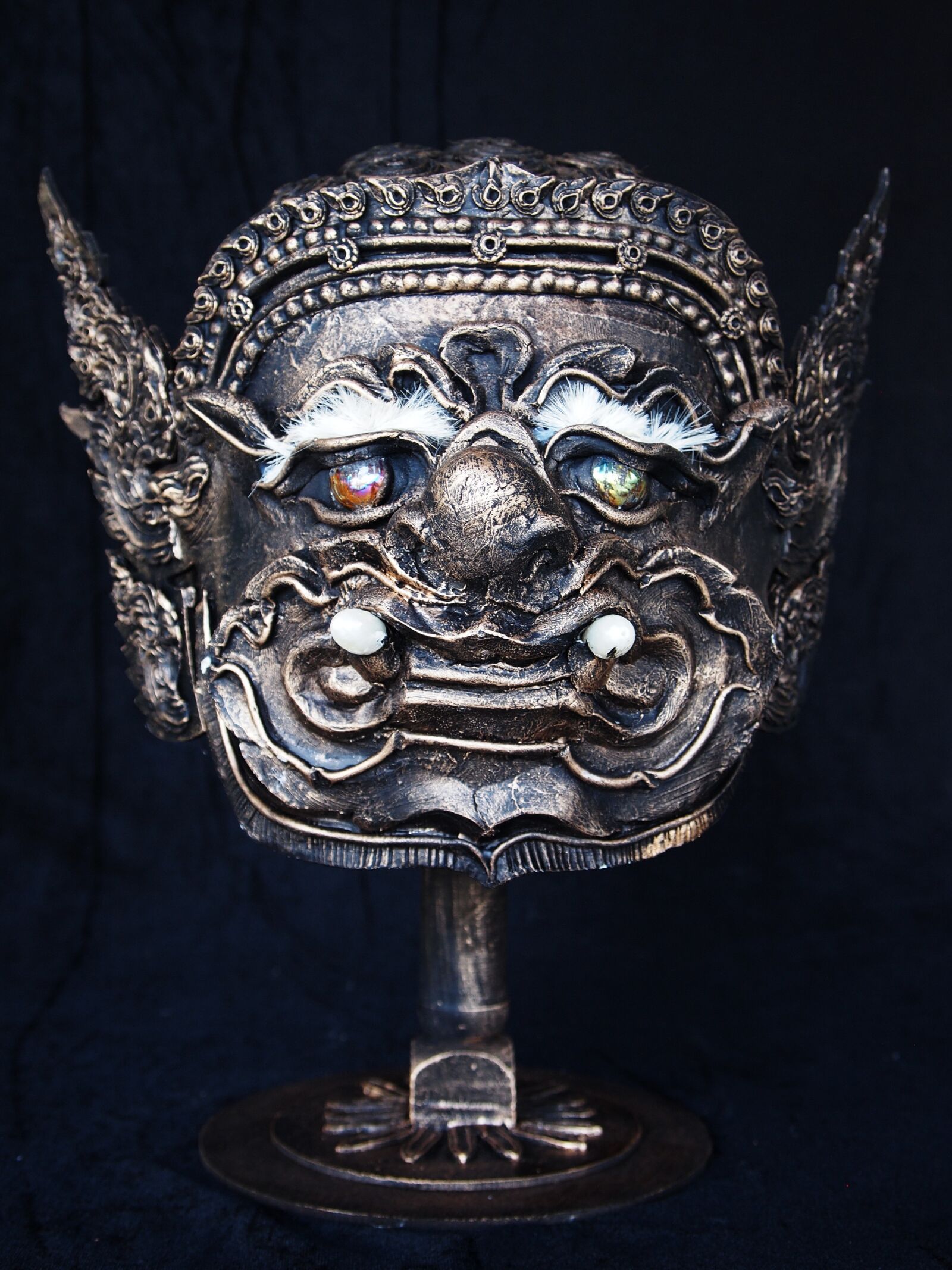 Olympus PEN E-PL1 sample photo. Giant, mask, thai photography