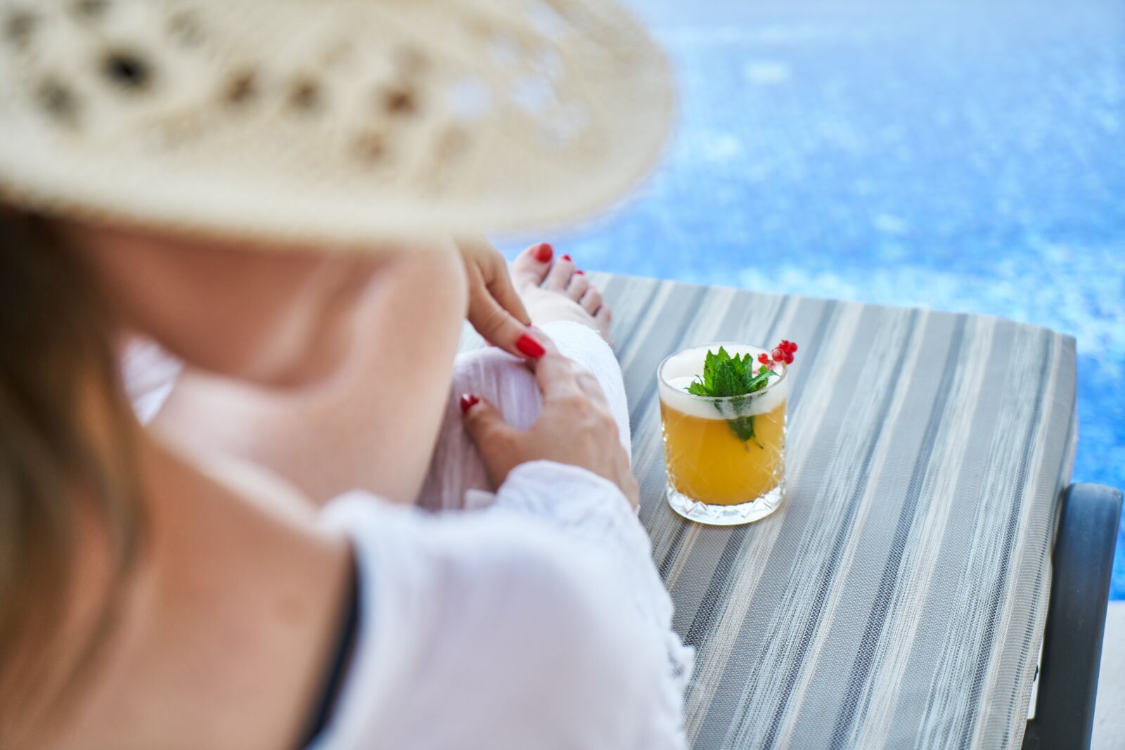 Sony a7R II sample photo. Woman, resort, hotel photography