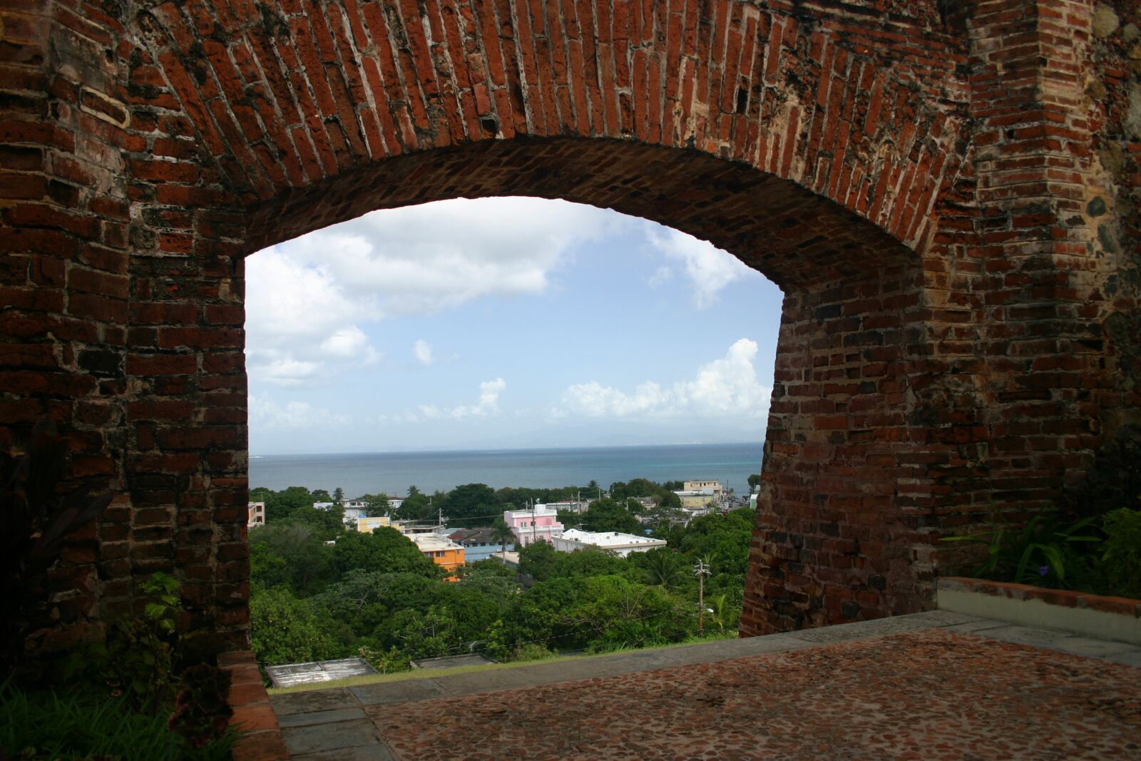 Canon EOS 300D (EOS Digital Rebel / EOS Kiss Digital) sample photo. Doorway, fort, puerto photography