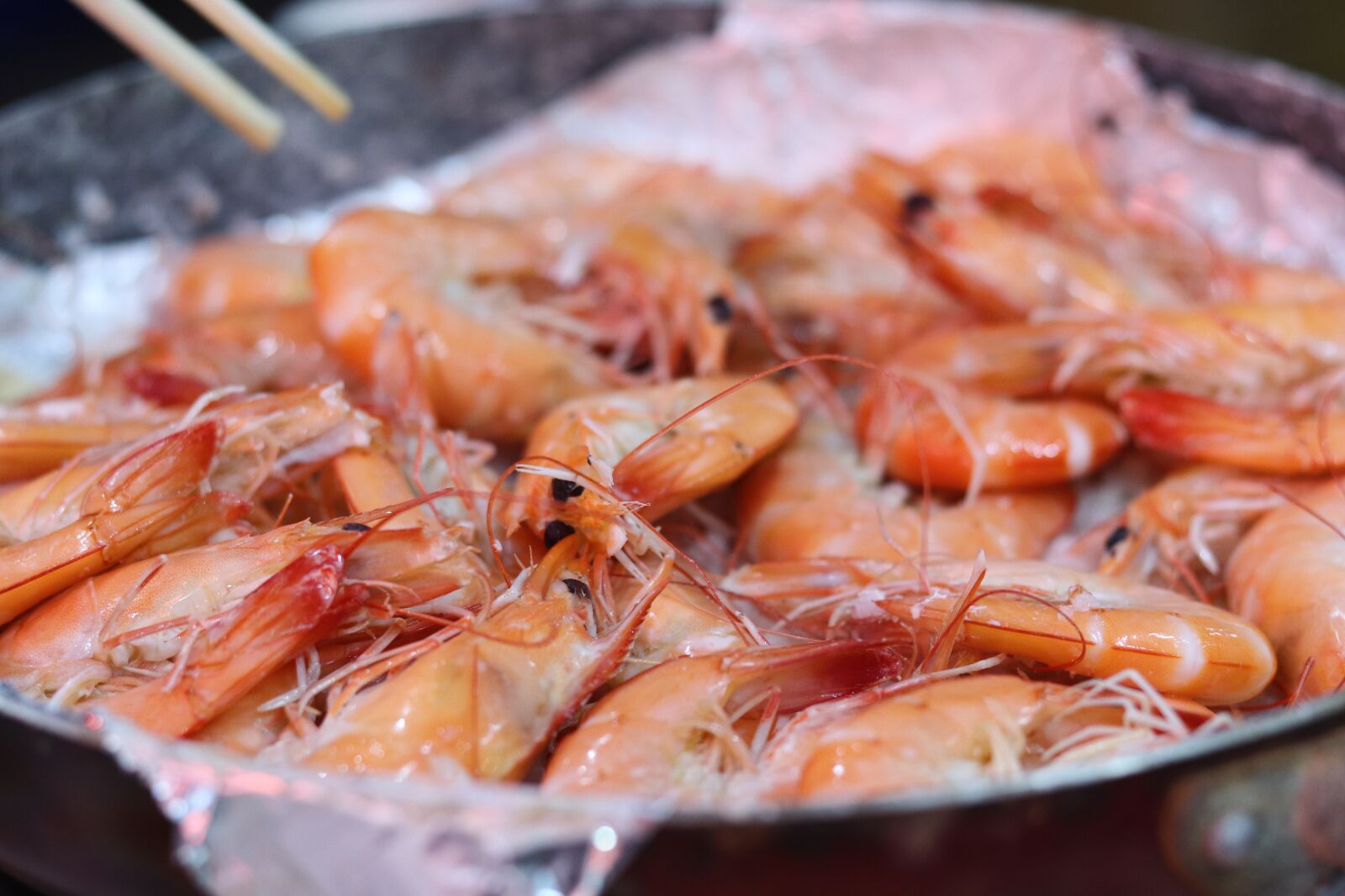 Canon EOS 200D (EOS Rebel SL2 / EOS Kiss X9) + Canon EF 50mm F1.8 STM sample photo. Shrimp, chronicles, food photography