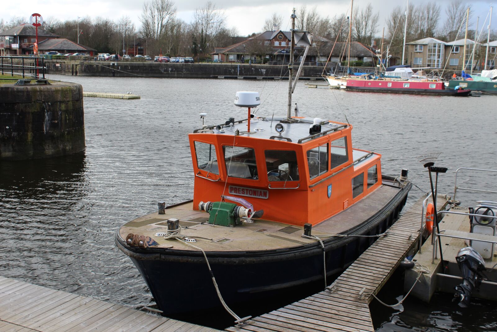 Canon EOS 4000D (EOS Rebel T100 / EOS 3000D) sample photo. Work boat, dock, water photography