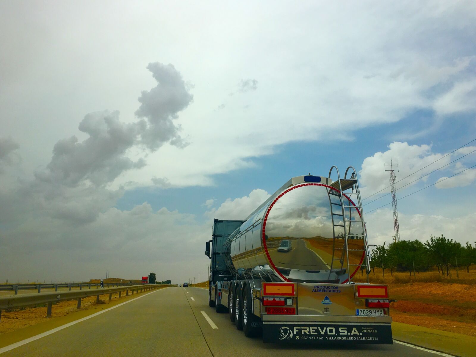 Apple iPhone 6s sample photo. Truck, road, highlights photography