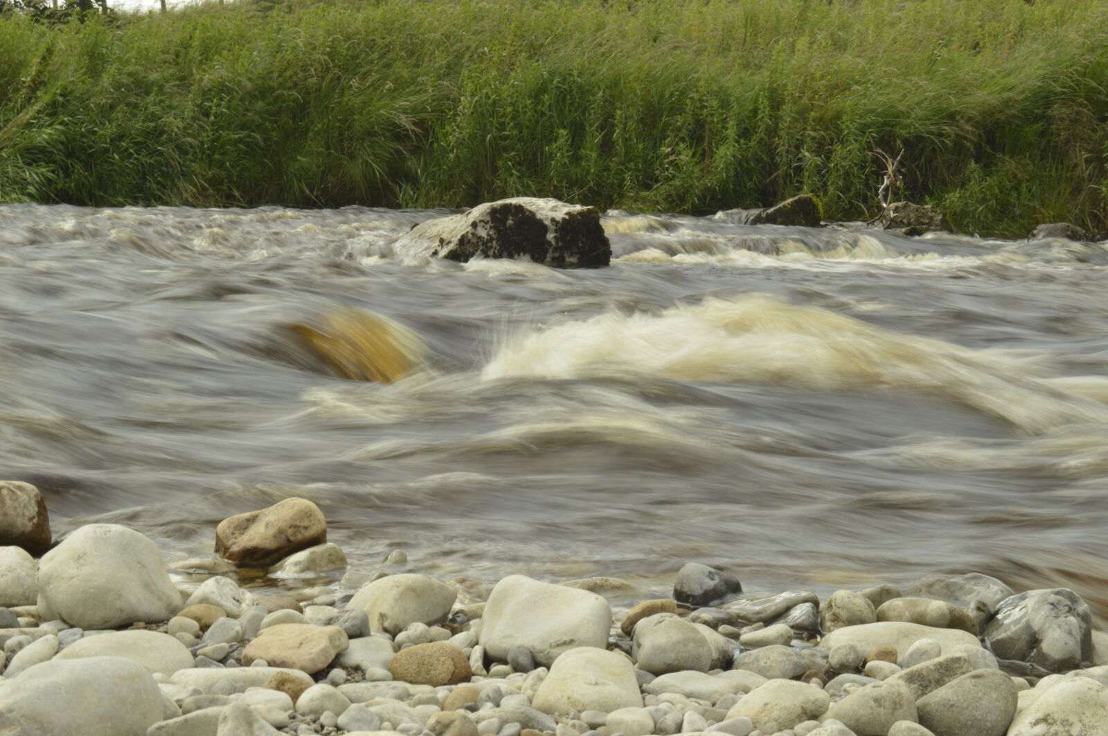 Nikon D3200 sample photo. Flowing, river, riverbank, slow photography