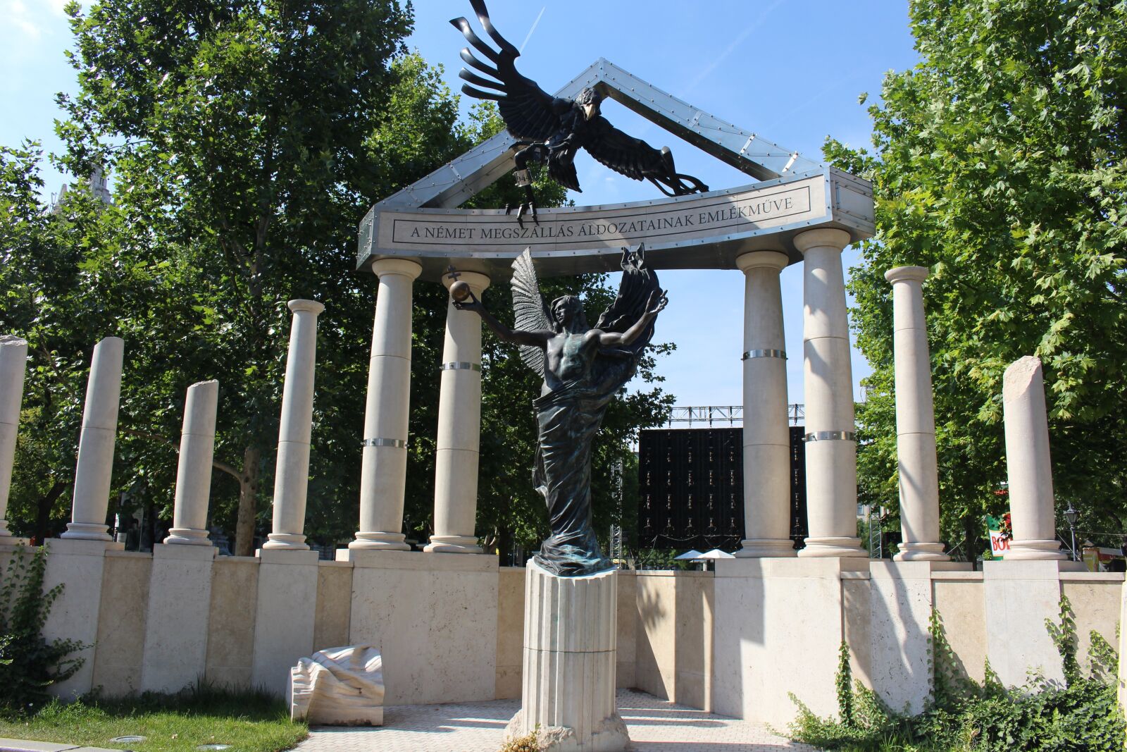 Canon EOS 700D (EOS Rebel T5i / EOS Kiss X7i) sample photo. Budapest, summer, monument photography