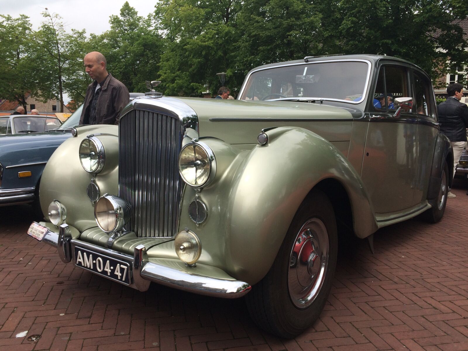 iPhone 5s back camera 4.15mm f/2.2 sample photo. Oldtimer, classic, luxury photography