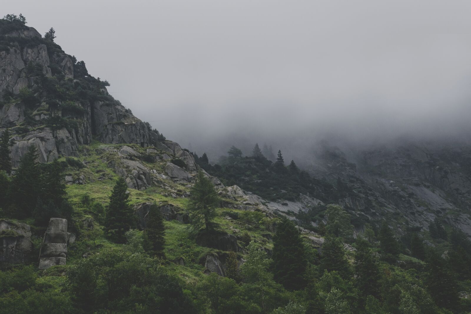 Nikon D5300 sample photo. Mountains, fog, gloomy photography