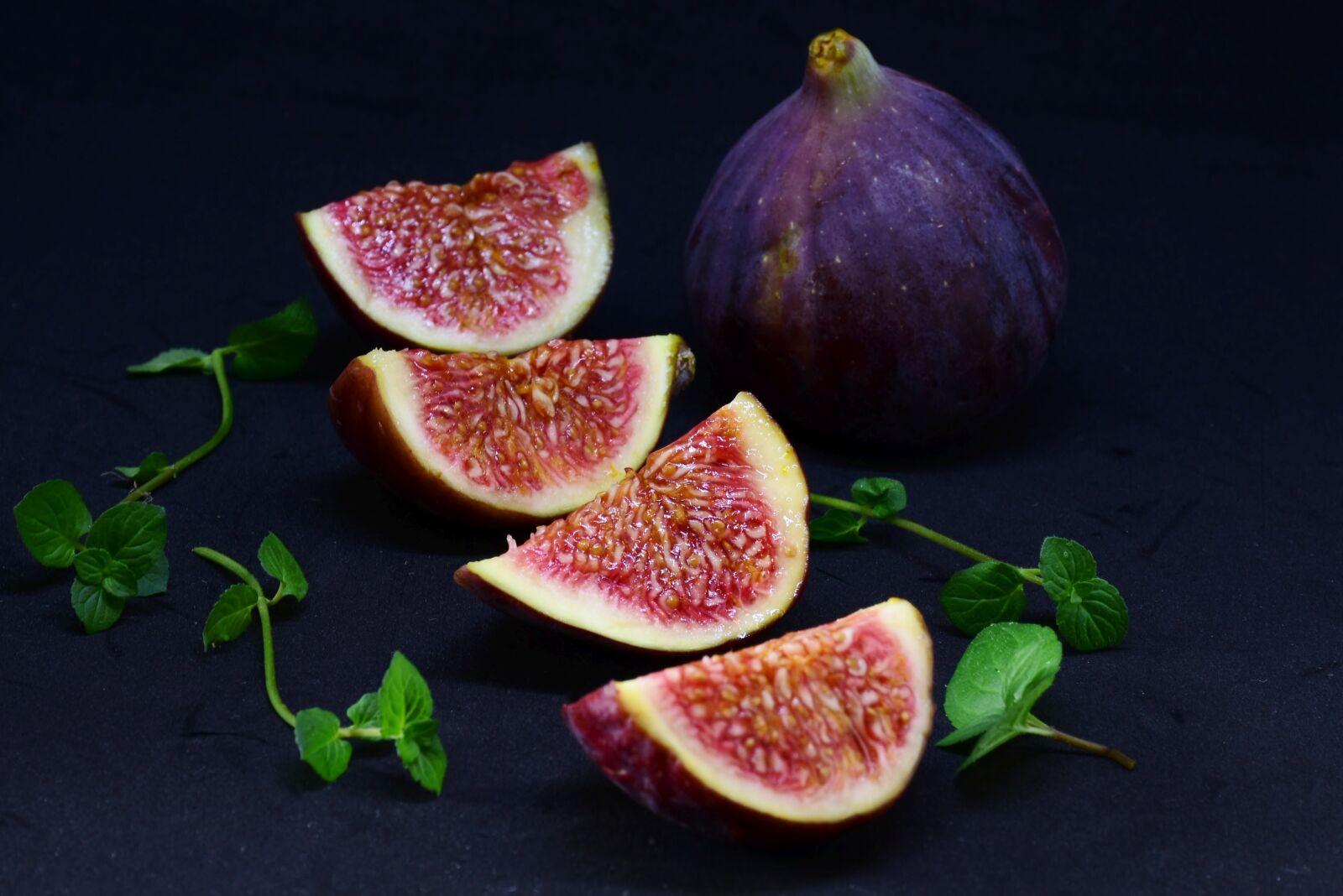 Nikon D7200 sample photo. Fig, sliced, dessert photography
