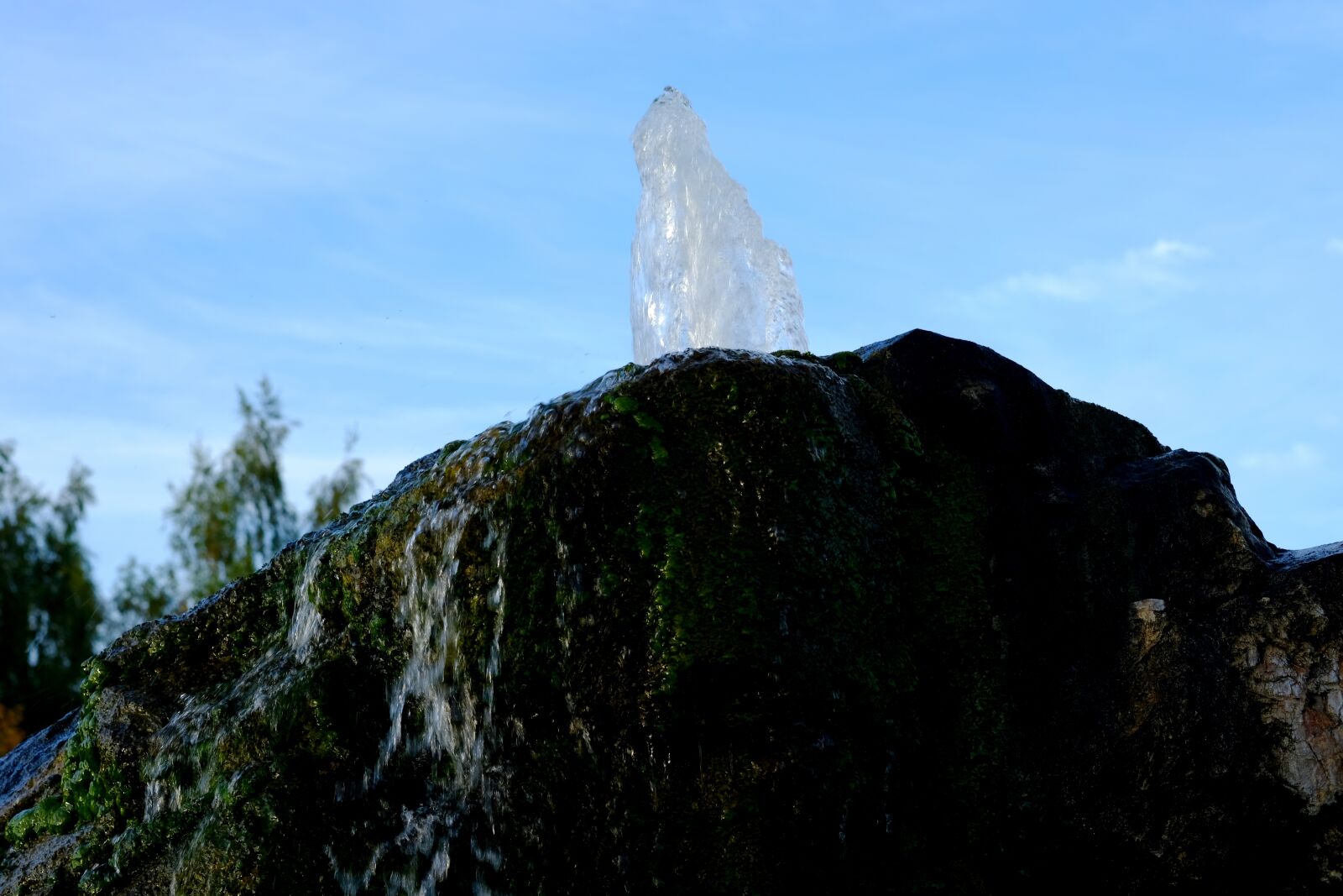 Fujifilm X-T20 sample photo. Fountain, rock, stone photography