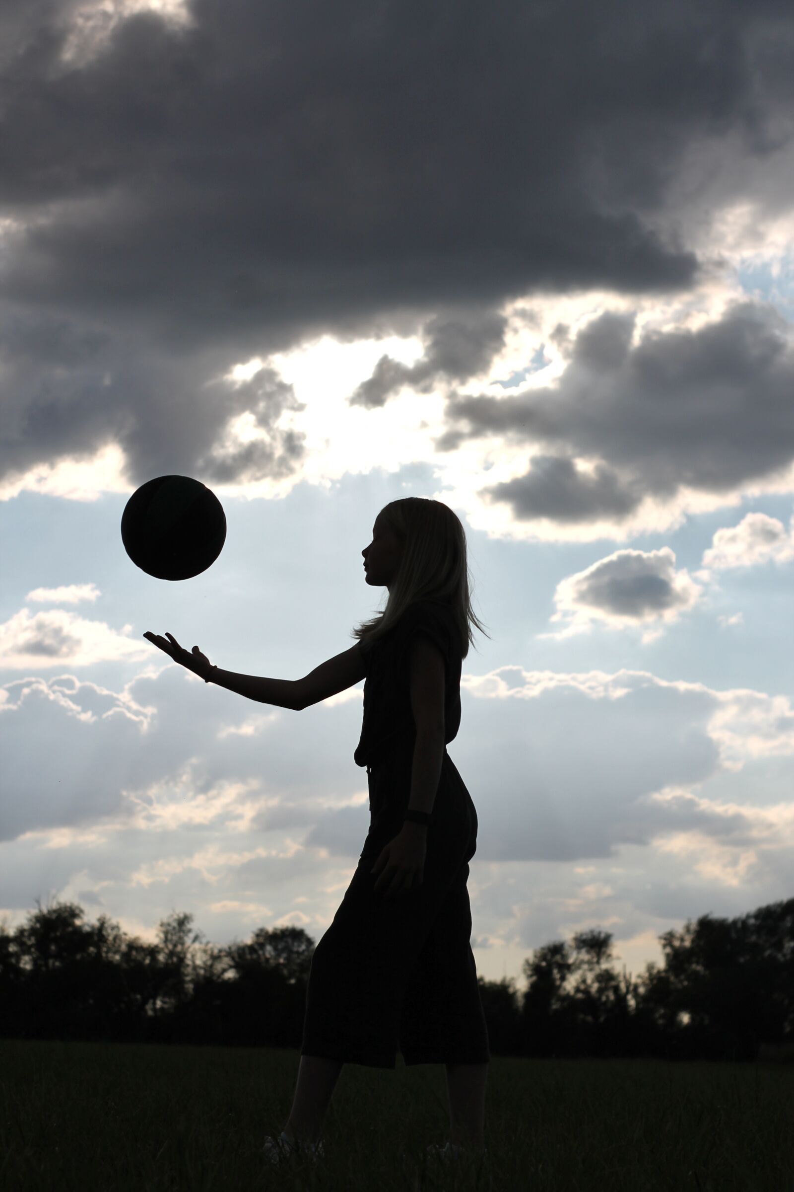 Canon EOS 1100D (EOS Rebel T3 / EOS Kiss X50) sample photo. Girl, backlighting, dance photography