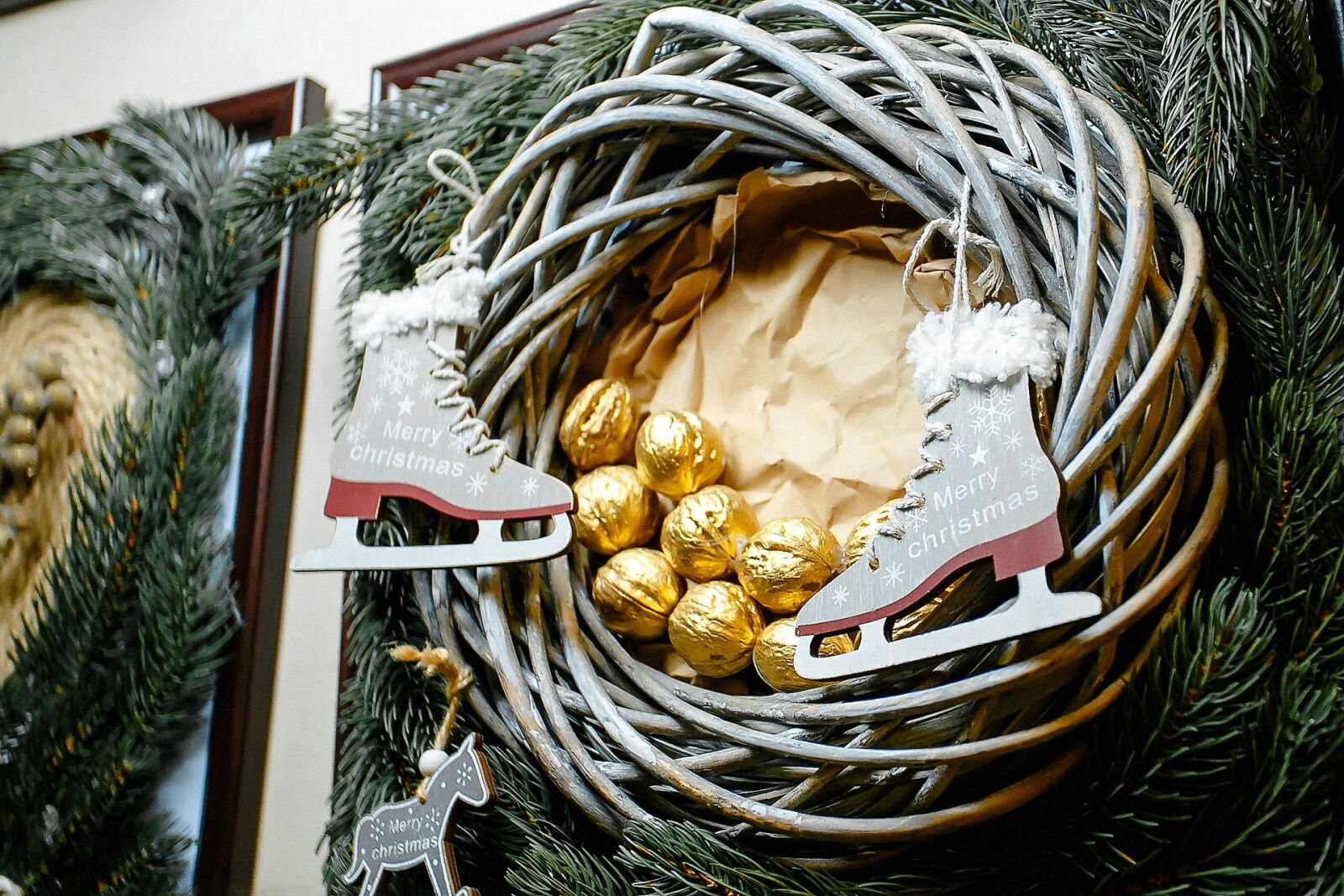 Canon EOS 6D + Canon EF 17-40mm F4L USM sample photo. Christmas, background, celebration photography
