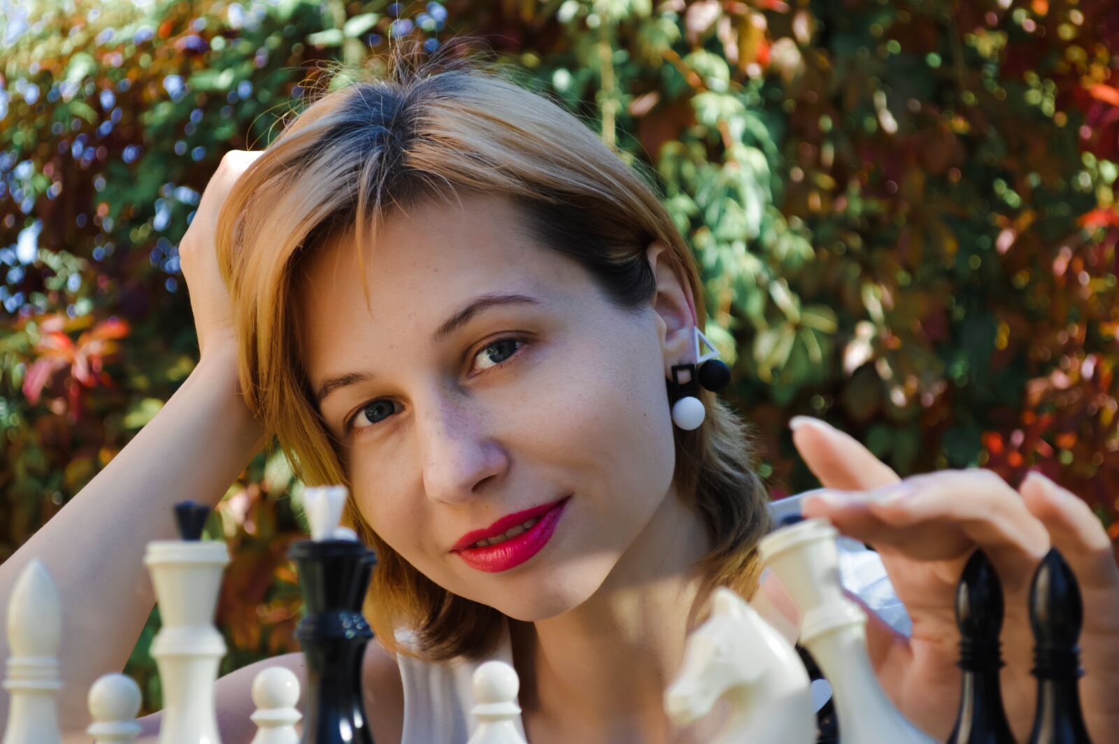 Nikon D3200 sample photo. Woman, leisure, board game photography