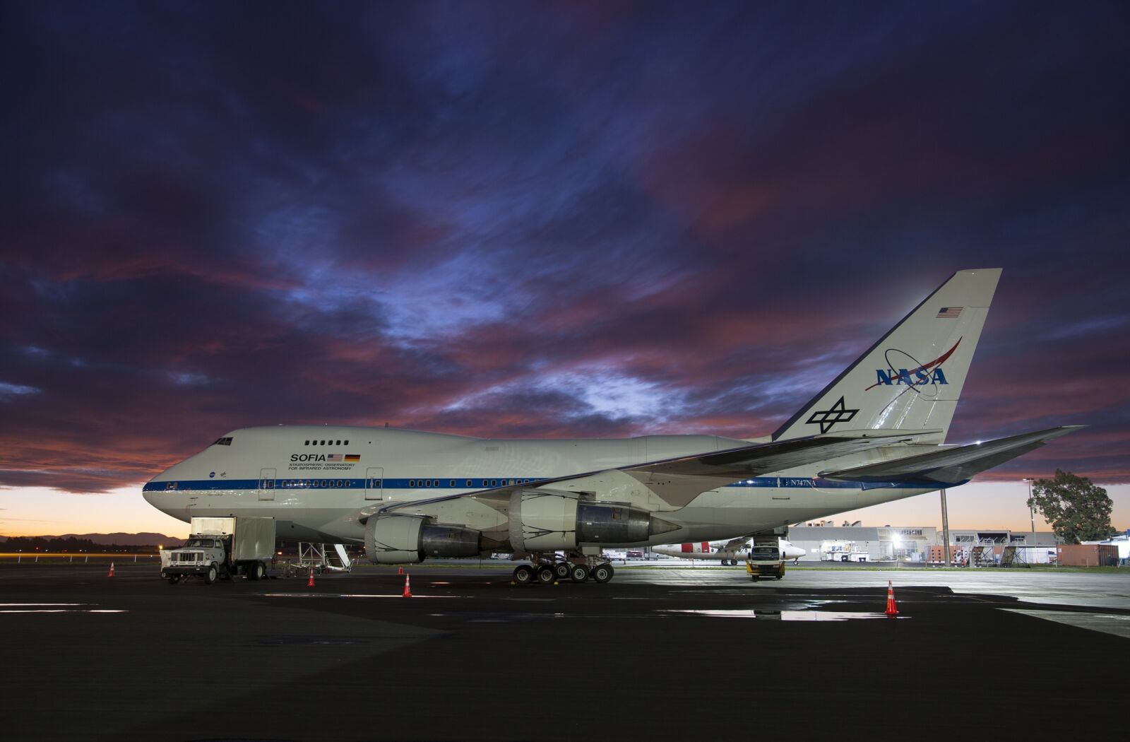 Nikon D3X sample photo. Jetliner, boeing 747sp, modified photography