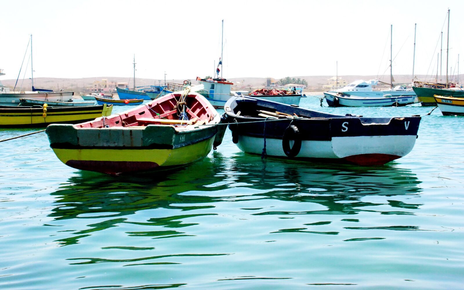 Canon EOS 550D (EOS Rebel T2i / EOS Kiss X4) sample photo. Boats, port, sea photography