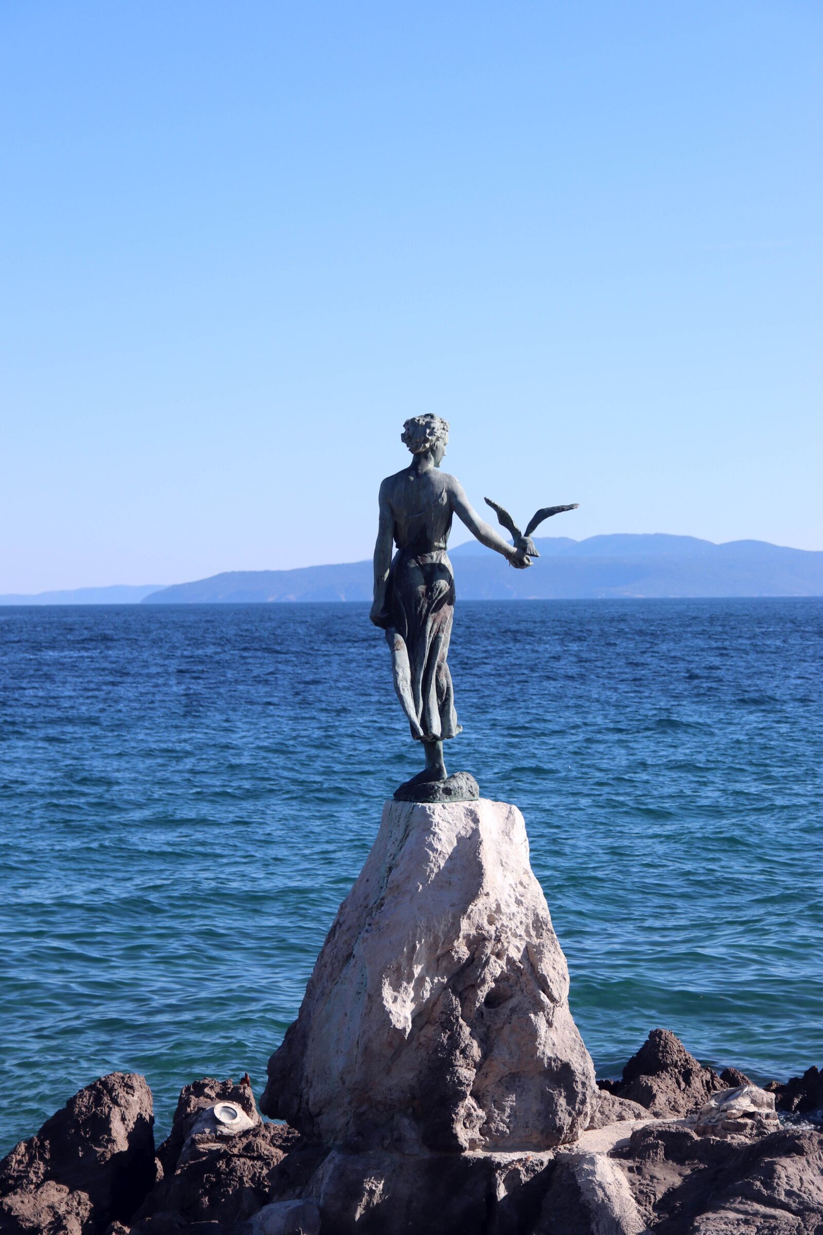 Canon EF-S 18-55mm F3.5-5.6 II sample photo. Statue, opatija, croatia photography
