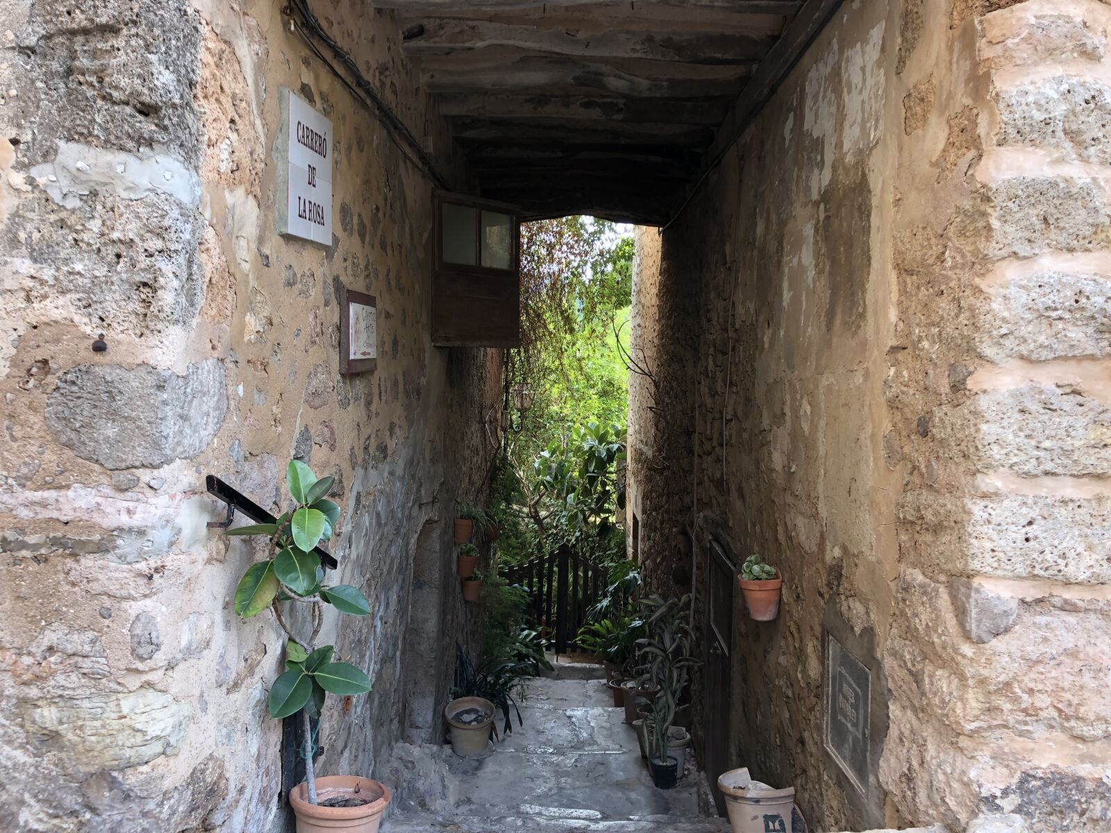 iPhone 8 back camera 3.99mm f/1.8 sample photo. Doorway, spain, travel photography