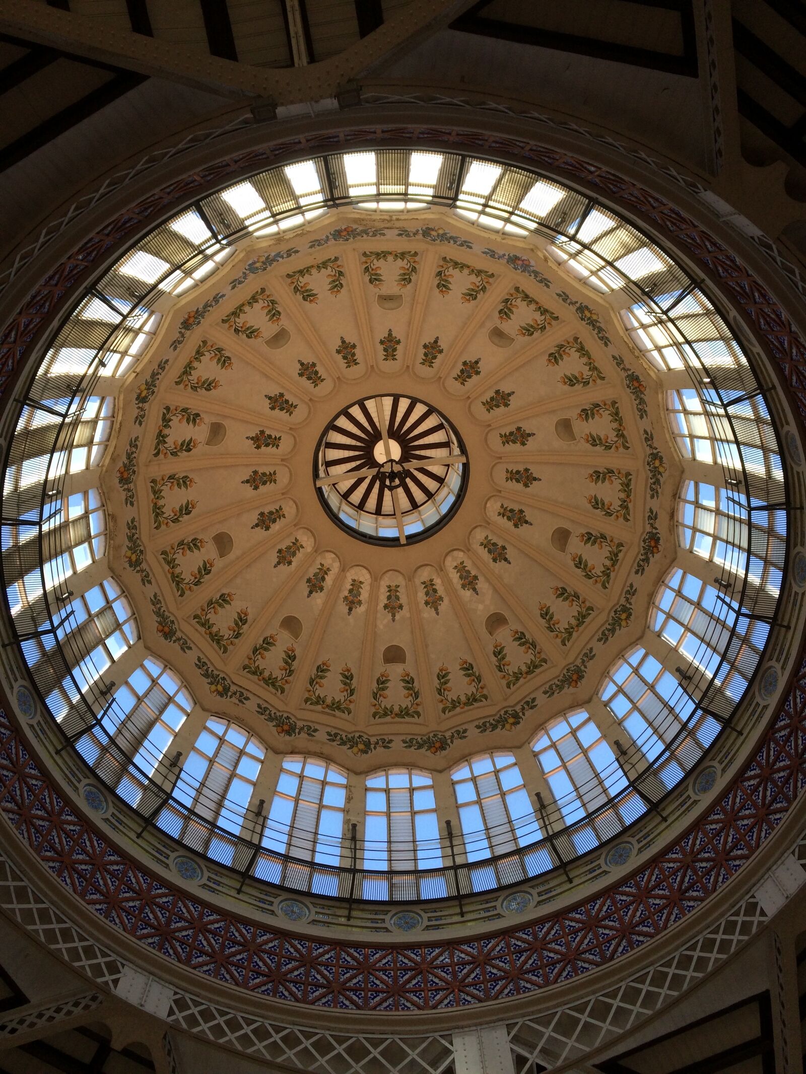 iPhone 5s back camera 4.12mm f/2.2 sample photo. Church, sagrada fam lia photography