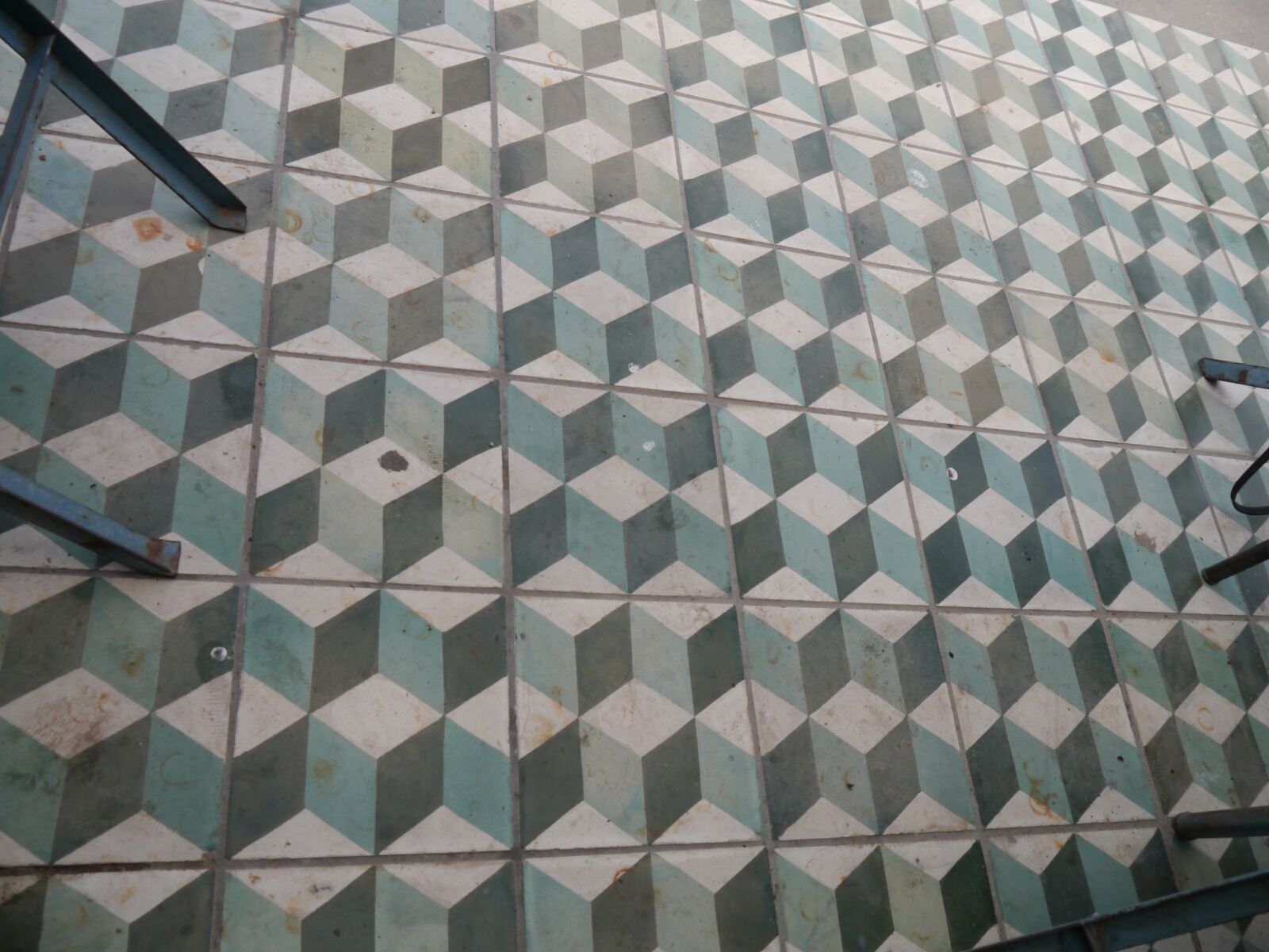 Panasonic Lumix DMC-GX1 sample photo. The floor, the tiles photography