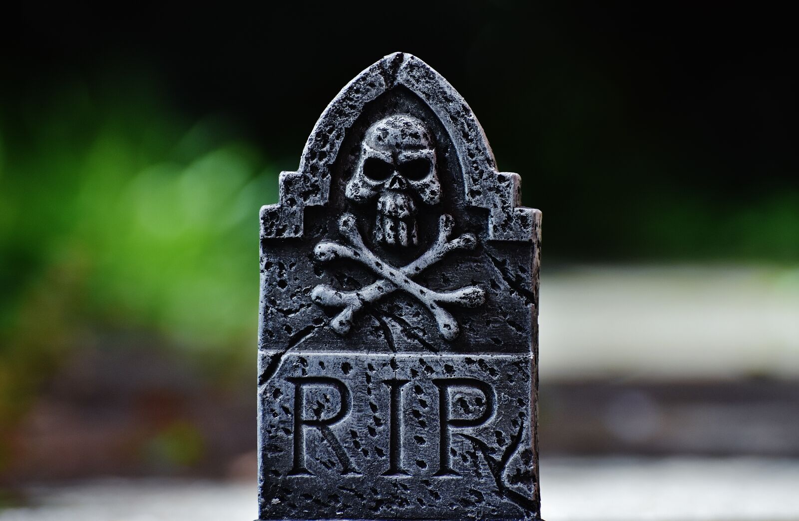 Nikon D7200 sample photo. Halloween, tombstone, grey photography