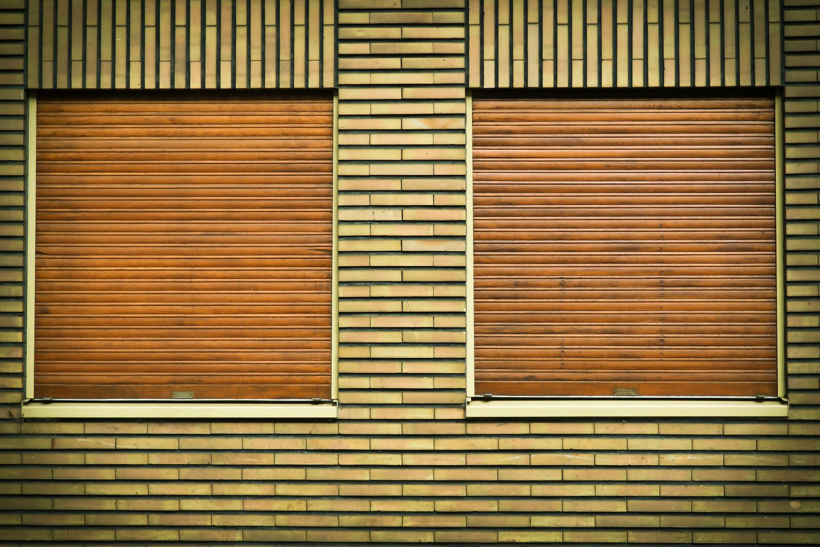 Olympus OM-D E-M10 sample photo. Window, venetian blinds, roller photography