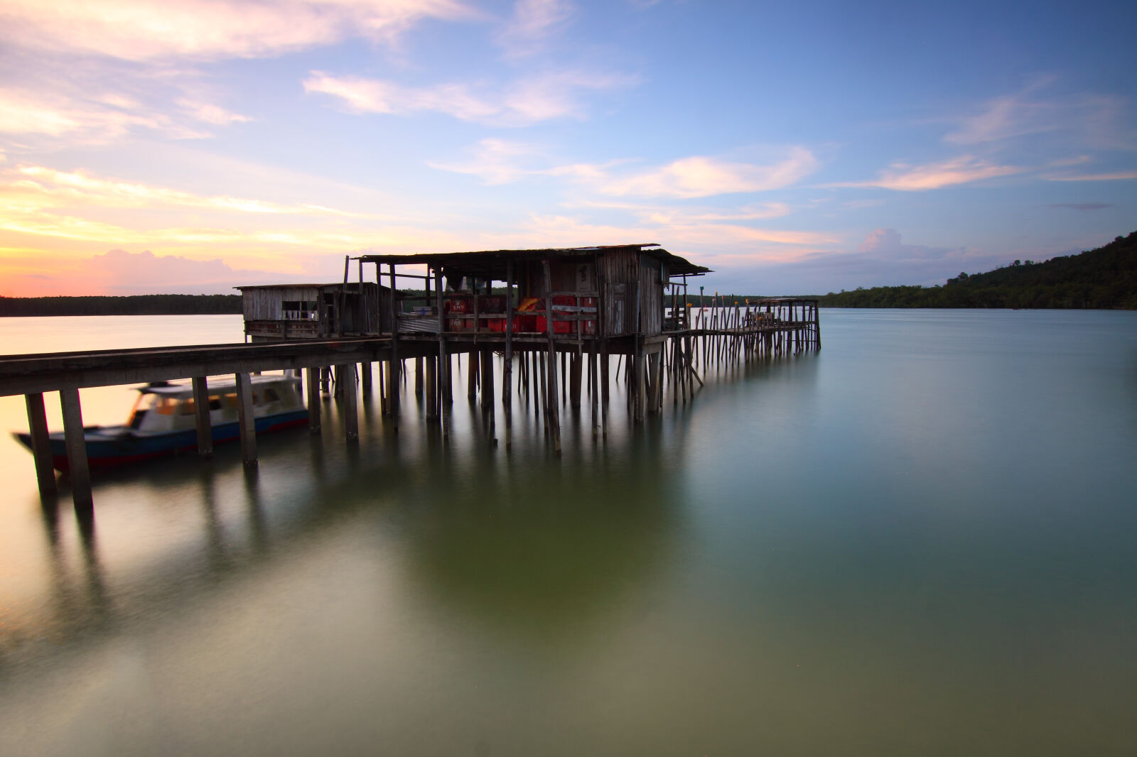 Canon EOS 50D sample photo. Beach, boat, clouds, dawn photography