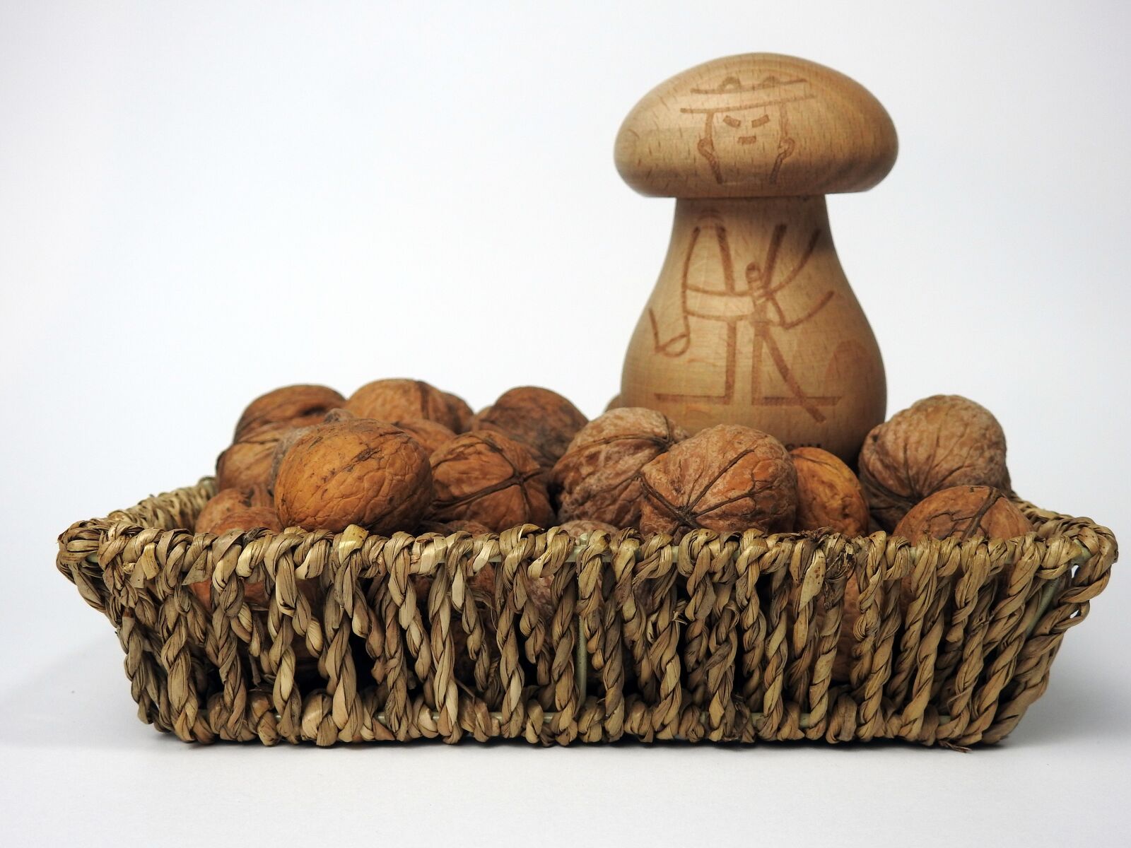 Nikon Coolpix P900 sample photo. Walnuts, the nutcracker, autumn photography