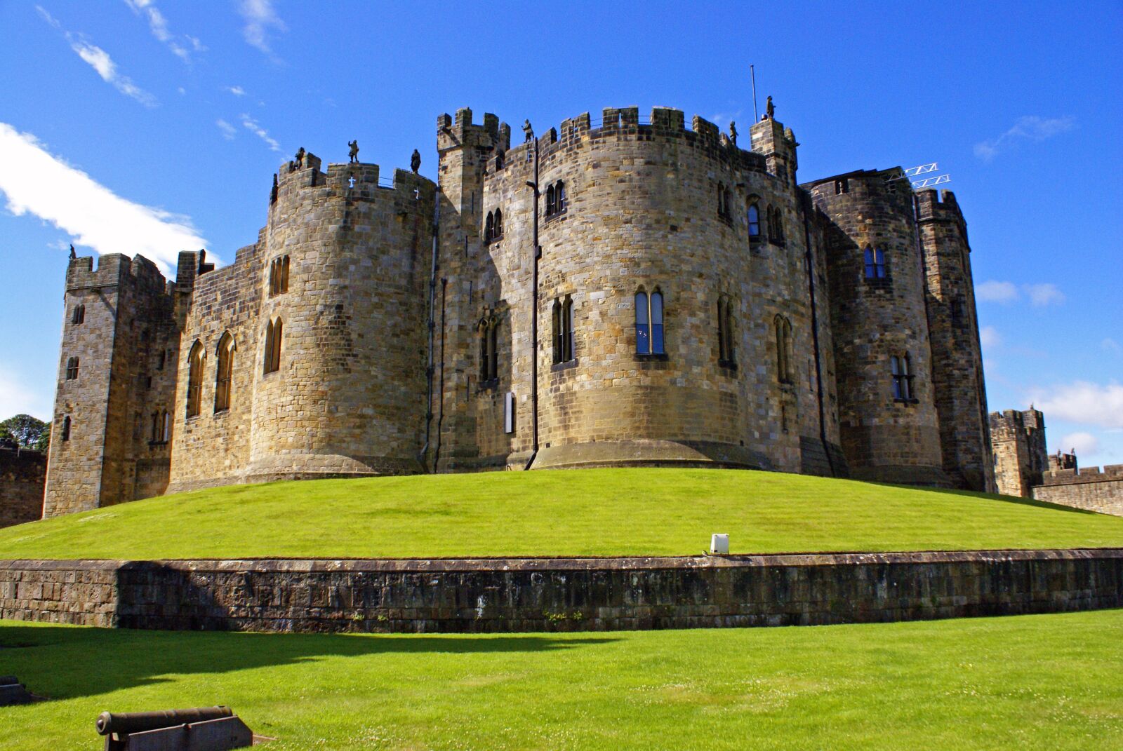 Sony Alpha DSLR-A100 sample photo. European, castle, bighouse photography