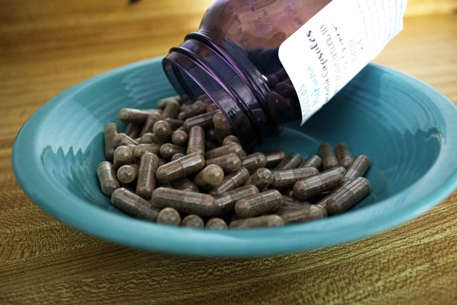 Canon EOS 1200D (EOS Rebel T5 / EOS Kiss X70 / EOS Hi) sample photo. Placenta, pills, capsules photography
