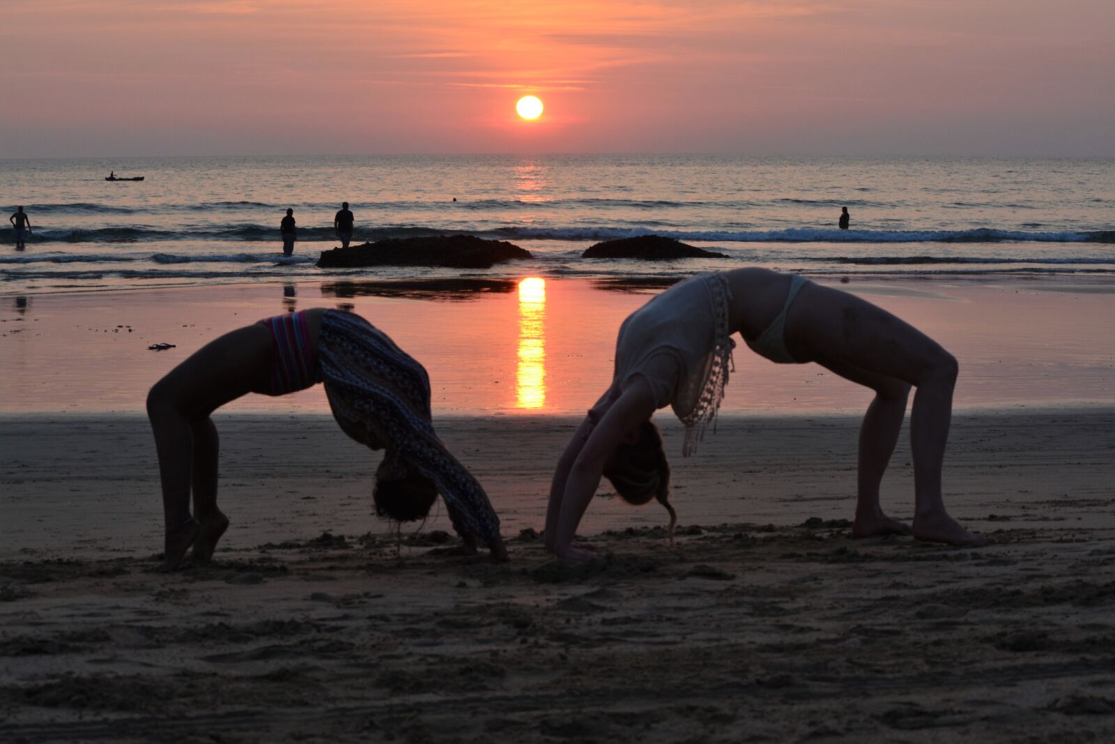 Nikon D5200 sample photo. Sunset, water, beach photography