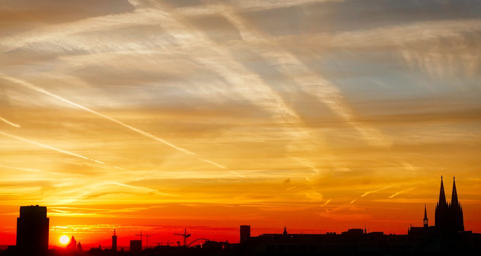 Panasonic Lumix DMC-FZ1000 sample photo. Cologne, dom, sunrise photography