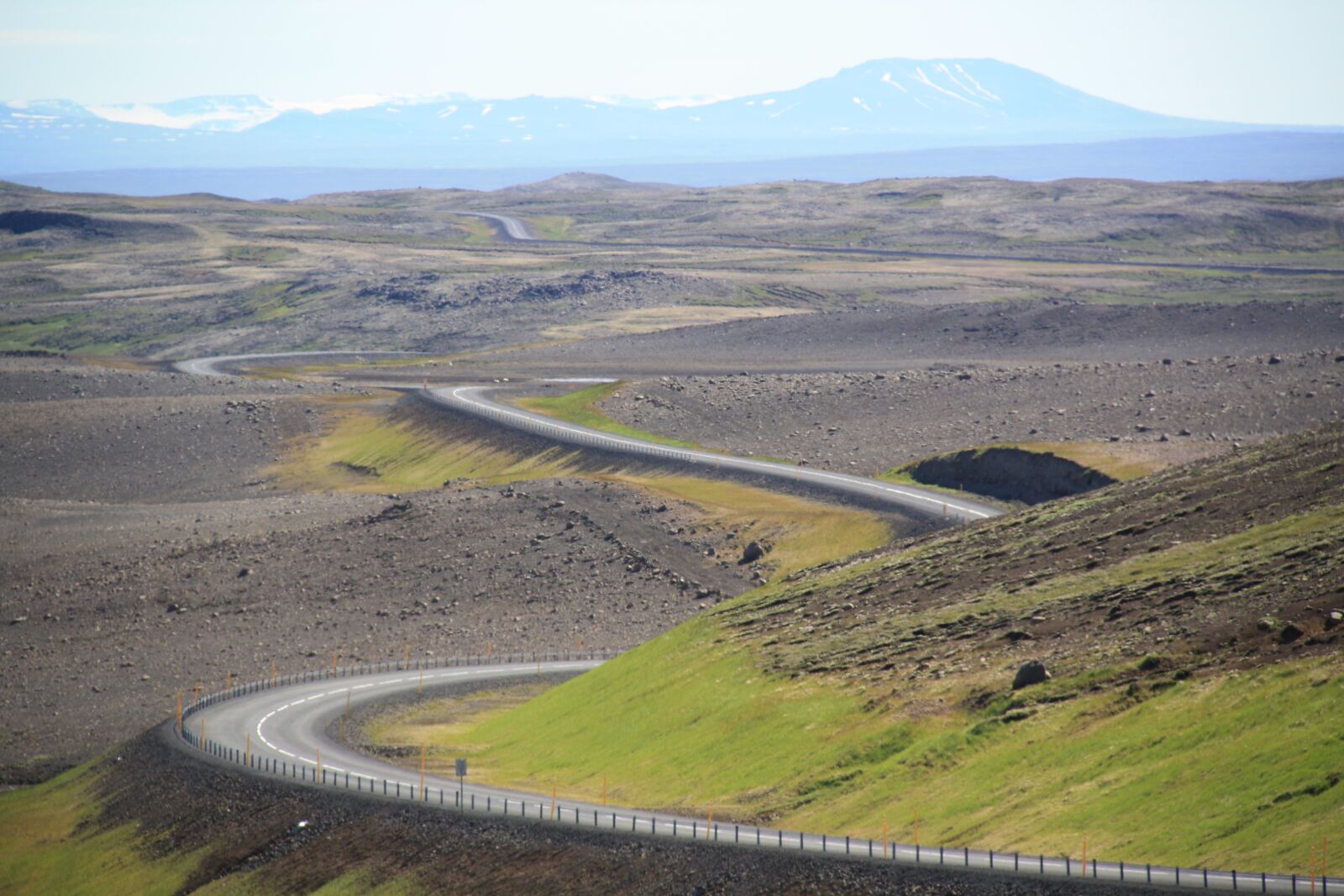 Canon EOS 450D (EOS Rebel XSi / EOS Kiss X2) sample photo. Iceland, road, curve photography