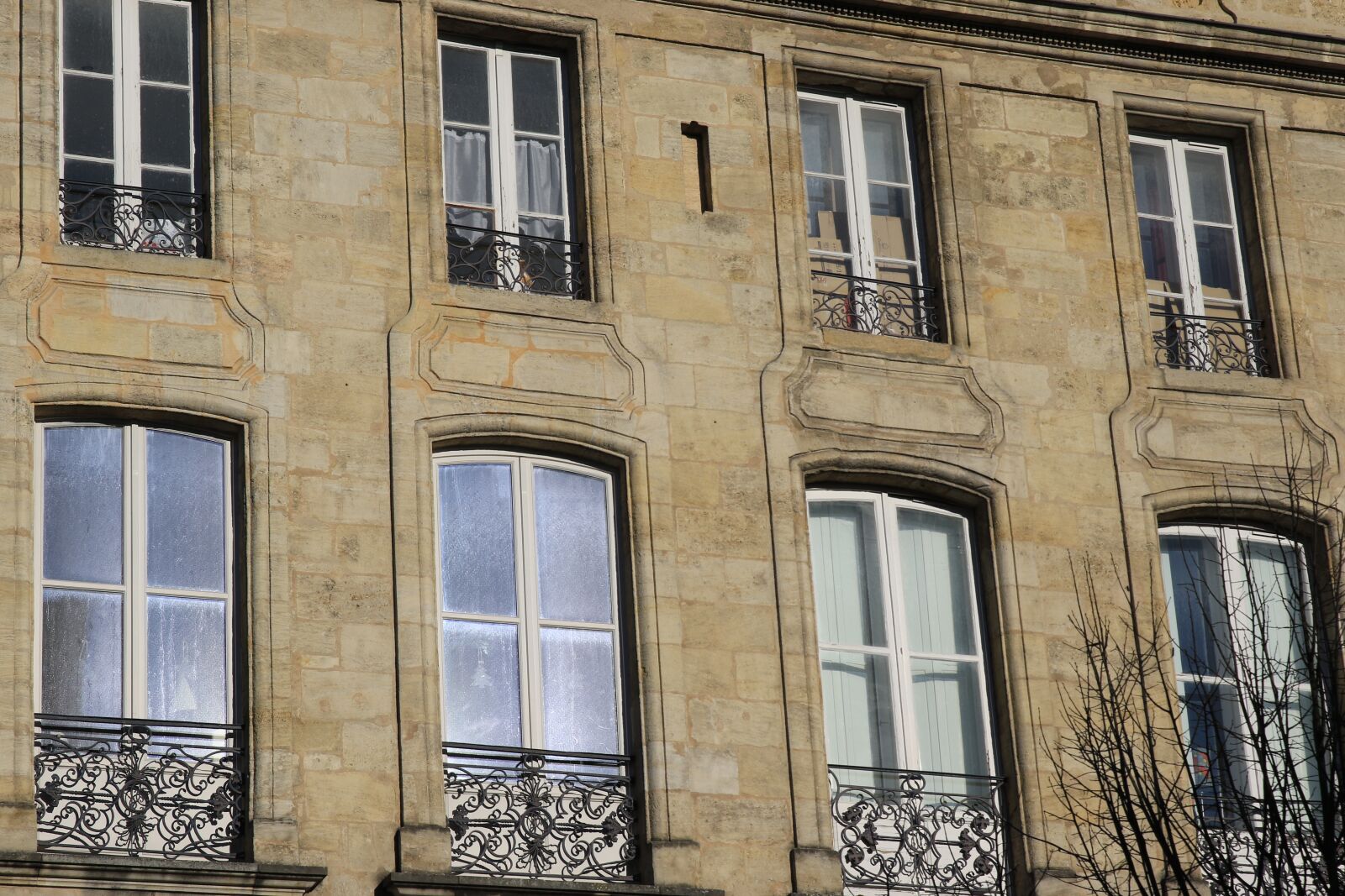 Canon EOS 7D Mark II sample photo. Windows, architecture, building photography