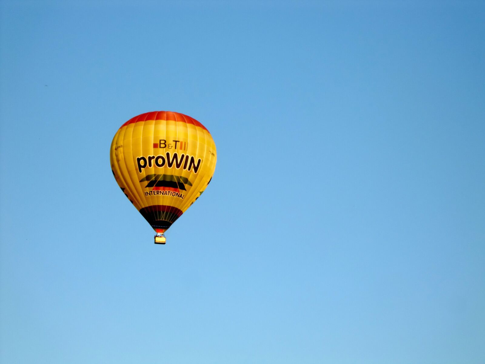 CASIO EX-Z450 sample photo. Hot air balloon, flying photography