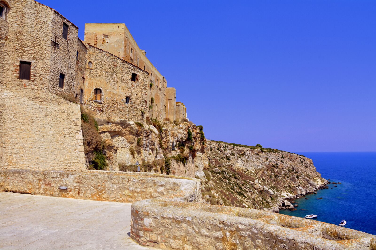 Nikon D7100 sample photo. Castle, san nicola, island photography