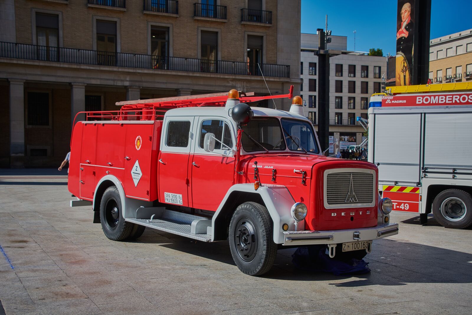 Nikon D7200 sample photo. Truck fire, old, red photography