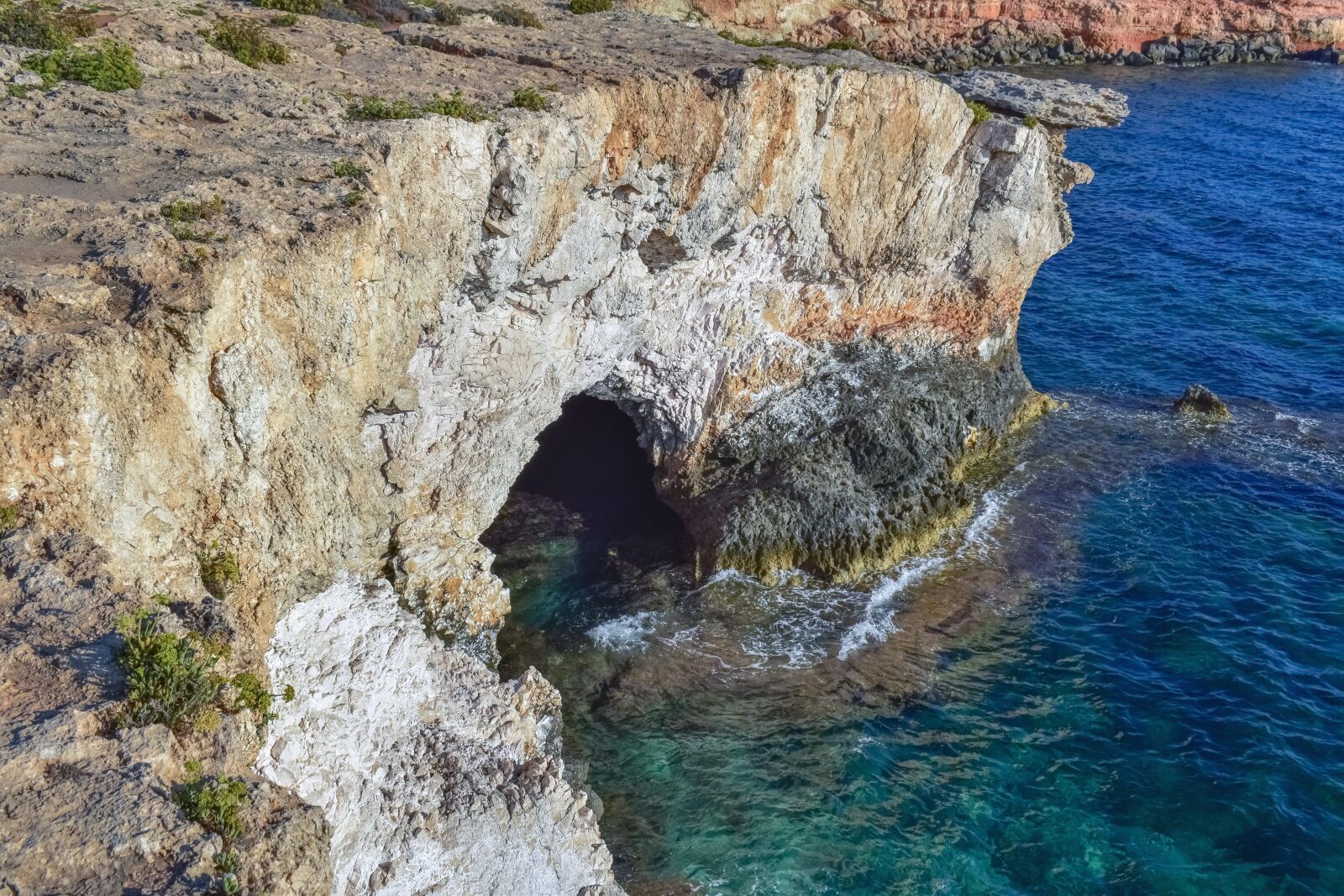 Nikon D3300 sample photo. Sea caves, rocky coast photography