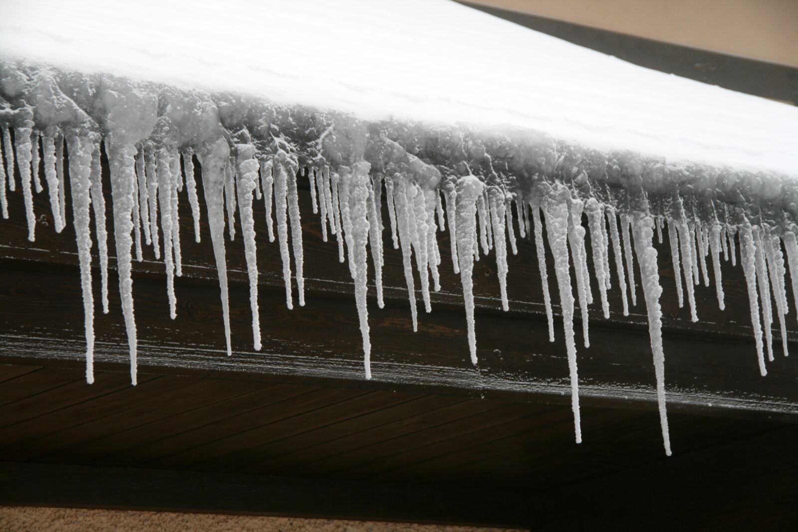Canon EOS 400D (EOS Digital Rebel XTi / EOS Kiss Digital X) sample photo. Ice, broken, brightness photography