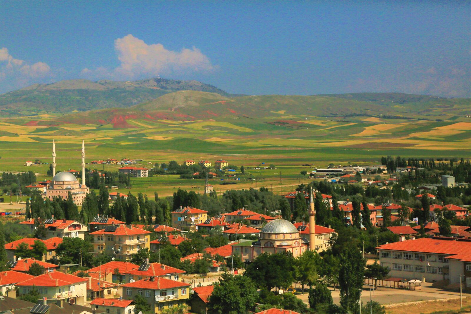 Canon EOS 5D Mark III sample photo. Village, landscape, residential photography