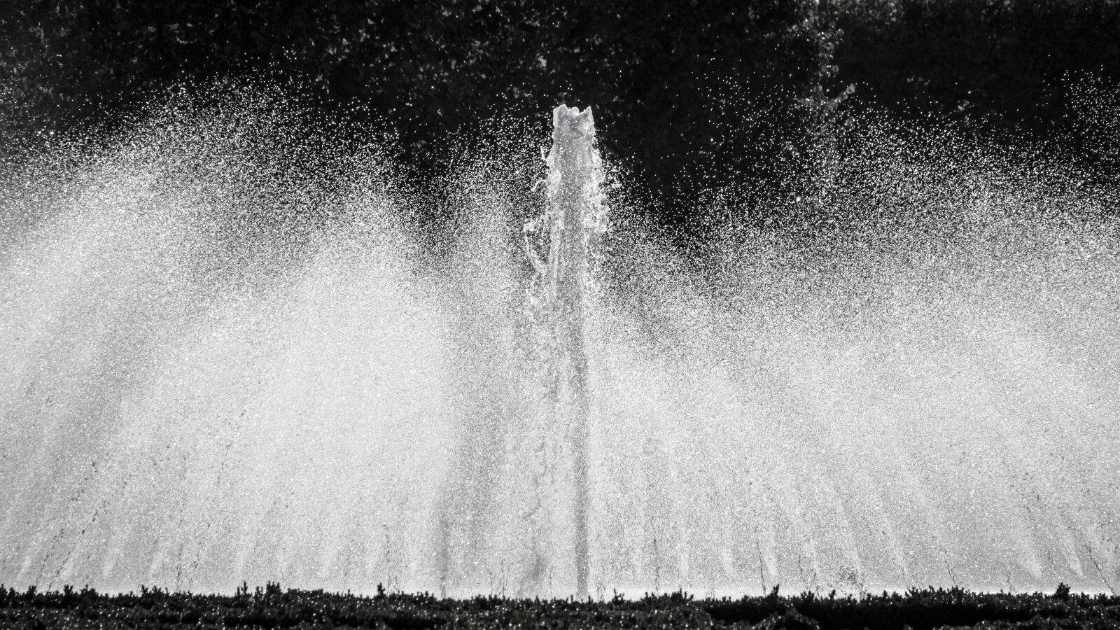 Canon PowerShot G3 X sample photo. Fountain, inject, bubble photography