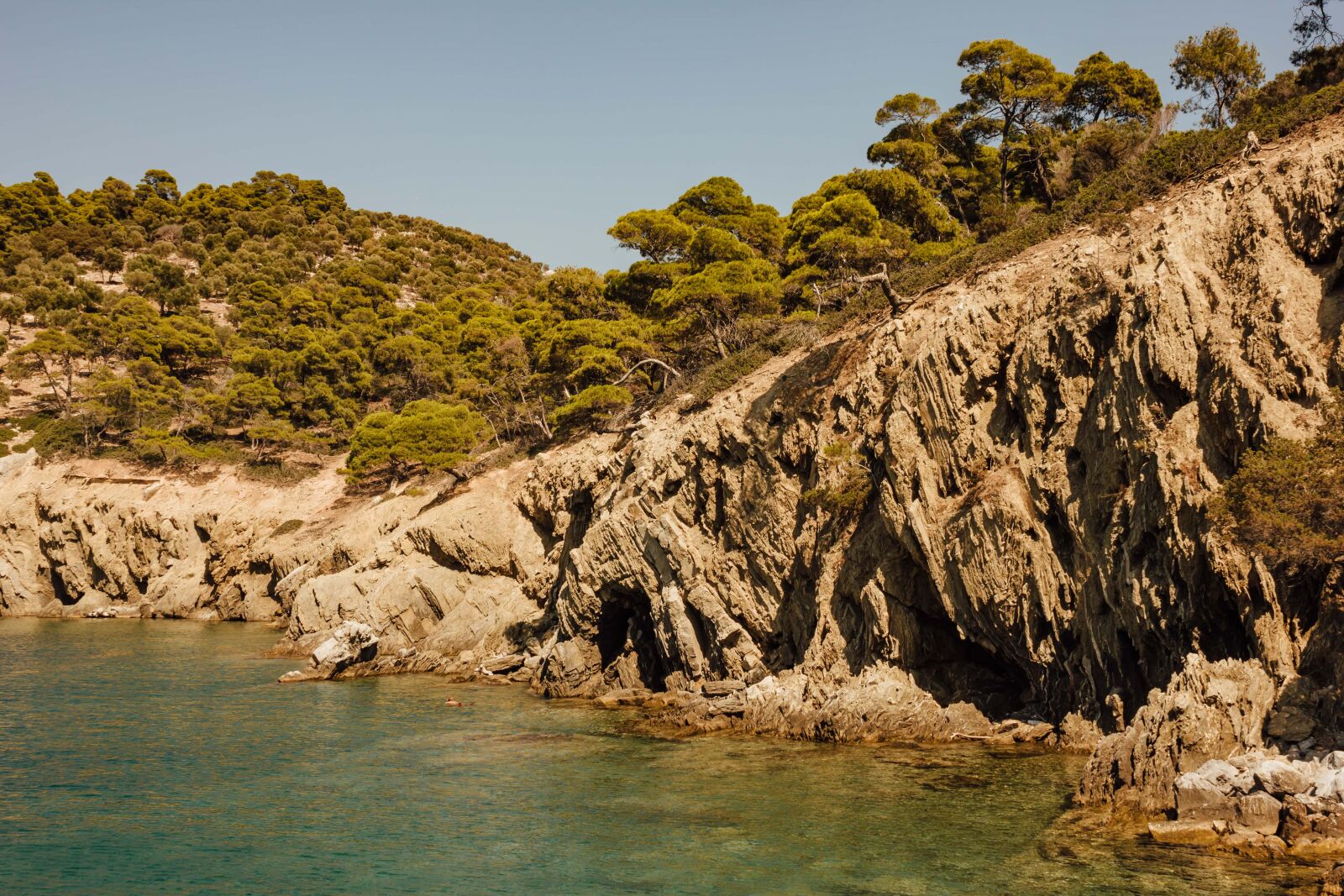 Canon EF-S 18-55mm F3.5-5.6 IS sample photo. Bay, costline, cliff, island photography