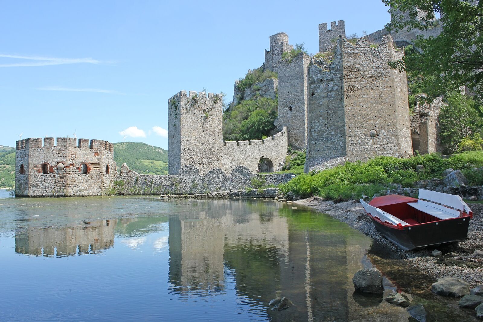 Canon EOS 550D (EOS Rebel T2i / EOS Kiss X4) sample photo. đerdap, serbia, castle photography